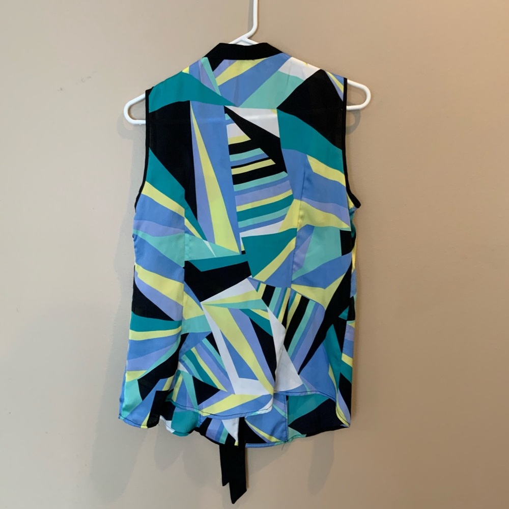 Button down - Picture 2 of 2